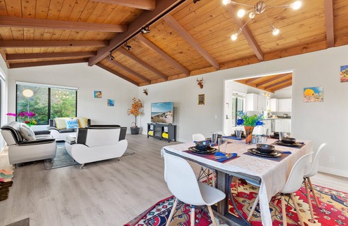 Moss Beach Casa | Coastal Retreat - 3,000 sqft, Pets Ok, Walk 2 Beach & Tidepools, Surf, see Seals