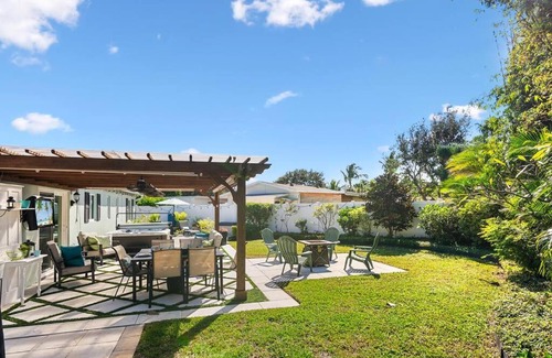 North Palm Beach Casa | Coastal Retreat 3 bedroom 2 bath with Hot Tub