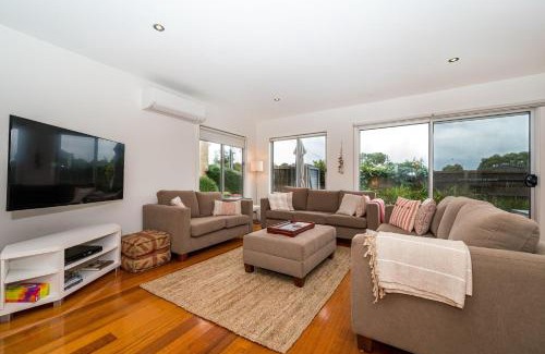 Inverloch Casa | Coastal Retreat Inverloch Linen included free Wifi