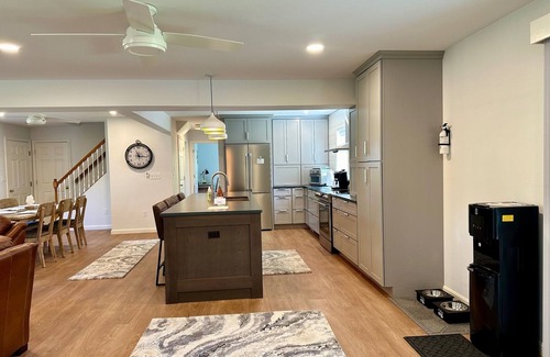 Mid-Coast and Islands Casa | Coastal Retreat Near Beach w/ Ocean Views !