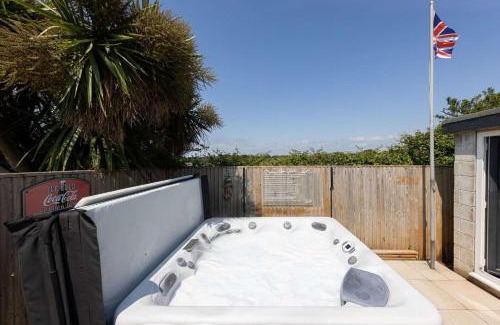 East Wittering Casa | Coastal Retreat with Hot Tub Walk to Beach