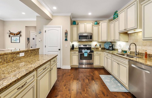 Saint Simons Island Casa | Coastal Serenity by Sandy — Near Beach, Pool + Bikes Included!