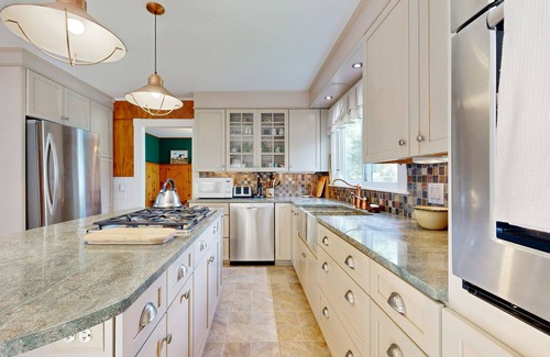 East Sullivan Casa | Coastal Serenity Retreat with Ocean Views, Spacious Porch and Modern Comforts