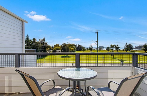 Batehaven Apartamento | Coastal Studio with Stunning Beach Views – Perfect for a Relaxing Getaway