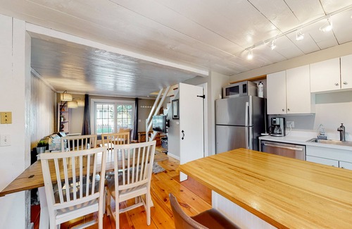 Mashpee Casa | Coastal townhome with easy beach access, beach gear, balconies, grill, W/D, & AC