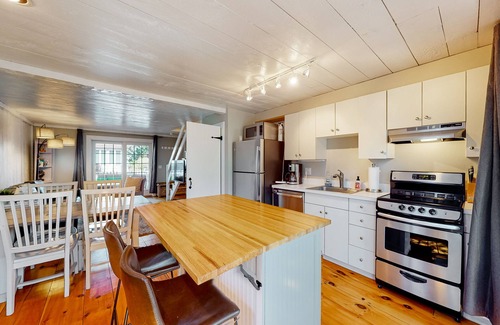 Mashpee Casa | Coastal townhome with easy beach access, beach gear, balconies, grill, W/D, & AC