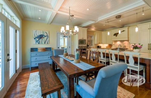 Dysart et al Cabaña | Coastal vibes at this 8bdrm 6bath cottage on Kennisis Lake. Sauna!