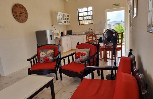 Enterprise Apartamento | Coastal View 7 Barbados - One Bedroom with Surfing and Beach nearby