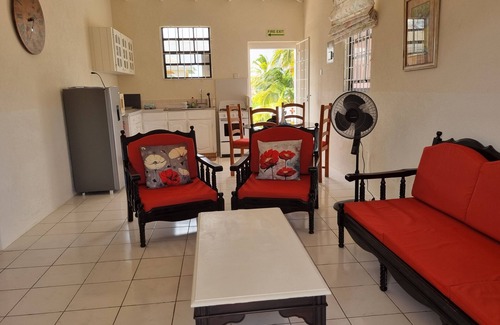 Enterprise Apartamento | Coastal View 7 Barbados - One Bedroom with Surfing and Beach nearby