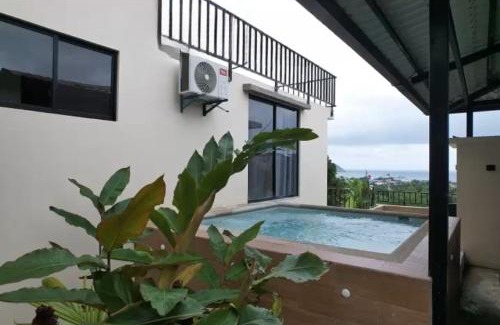 Puerto López Apartamento | Coastal Villa Retreat with Private Jacuzzi and Garage Near Isla de la Plata