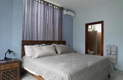 Puerto López Apartamento | Coastal Villa Retreat with Private Jacuzzi and Garage Near Isla de la Plata