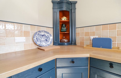 Rye Harbour Casa | COASTGUARD COTTAGE, pet friendly, with a garden in Rye Harbour