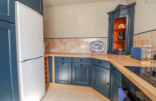 Rye Harbour Casa | COASTGUARD COTTAGE, pet friendly, with a garden in Rye Harbour