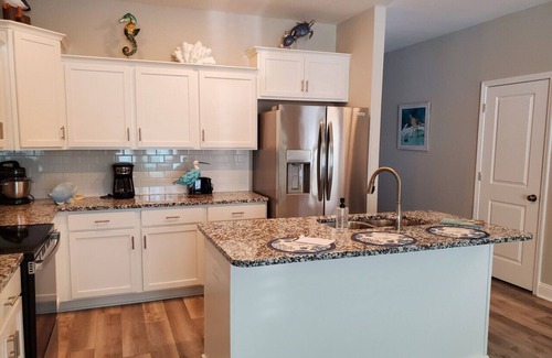 Cedar Point Casa | Coastline Townhome Beach Getaway - Located by The Emerald Isle Bridge
