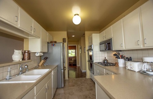 Lake Forest Casa | Cómodo 4br Dog Friendly Dollar Point Home, 3 casas lejos de la playa HOA!
