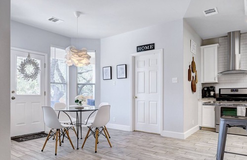 Helotes Casa | Cobalt - A Birdy Vacation Rental
