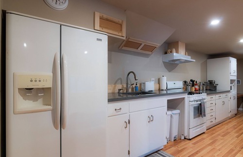 Kelseyville Casa | Cobb Mountain Chalet King Size Suite