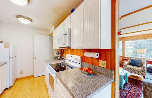 Southwest Harbor Casa | Cobb Nob Compound