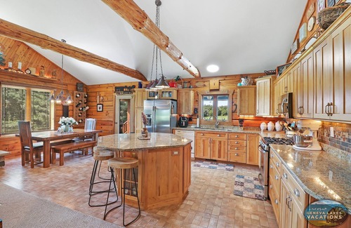 Zenda Casa | Cobblestone Cabin- 5 minutes from Geneva Lake, Easy Access to Snowmobile Trails!