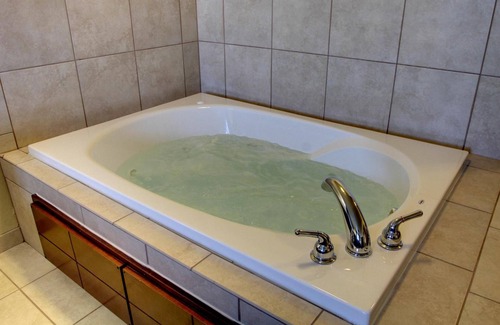 Bottineau Hotel | Cobblestone Inn & Suites - Bottineau