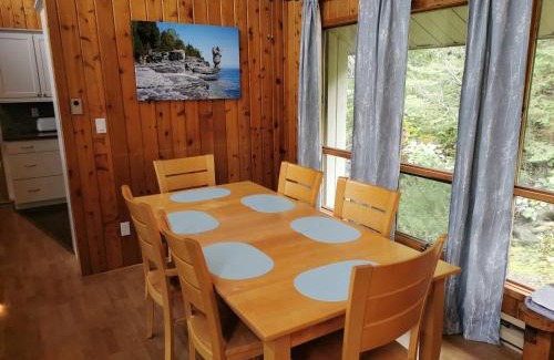 Northern Bruce Peninsula Chalet De Esquí | Cobblestone Waterfront cottage 4 Bedrooms, 2 Bathrooms, Sauna at Lion Head