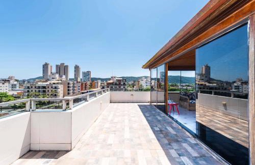 Parque Enseada Apartamento | Cobertura em Enseada: 10 min da praia/Wi-Fi/TV