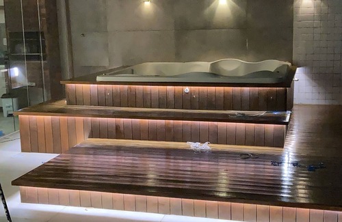 Passagem Apartamento | Cobertura Luxo à 50m da Praia Forte Cabo Frio com spa Para 7 Pessoas