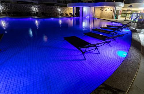 Taio Apartamento | Cobertura Pé na Areia com Piscina e Churrasqueira Privativas e Vista para o Mar a 50 m da Praia dos Anjos- SAUNA PISCINA ACADEMIA