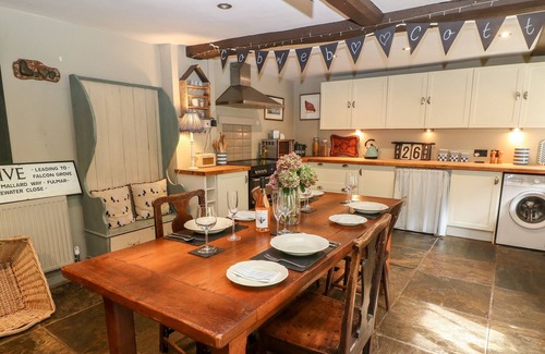 Moreton Casa | COBWEB COTTAGE, pet friendly, character holiday cottage in Ledbury