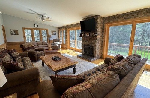 Davenport Casa | Coccochip - Private country setting, great for a large group.