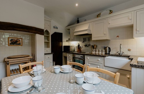 Croyde Cabaña | Cock Rock Cottage - a house that sleeps 6 guests in 3 bedrooms
