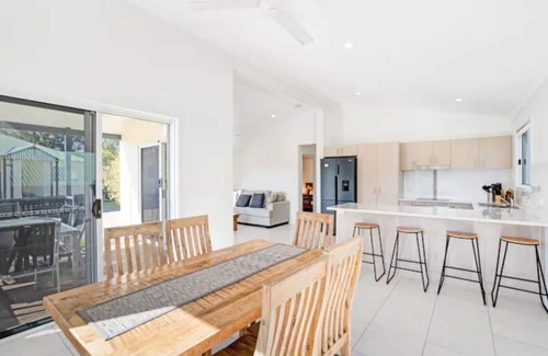 Eurong Casa | Cockatoo Cottage - Newly Built Beach House