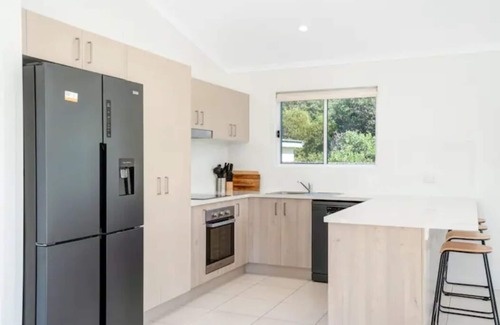 Eurong Casa | Cockatoo Cottage - Newly Built Beach House