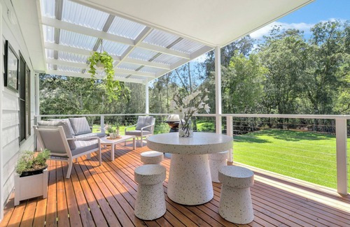 Repton Apartamento | Cockatoo - Sleeps 5, Pet Friendly, Luxe Riverside Retreat
