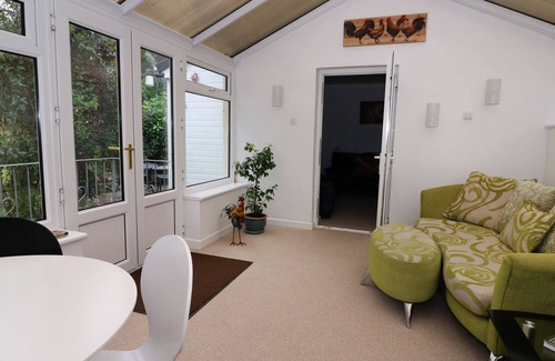 Llanybydder Cabaña | COCKEREL COTTAGE, admite mascotas en Llanllwni, Ref. 983318