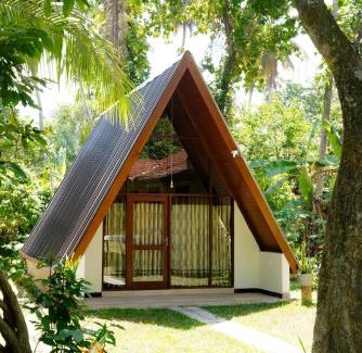 Andiambalama Casa | Coco Breeze Cabanas - free Airport pick up or drop off