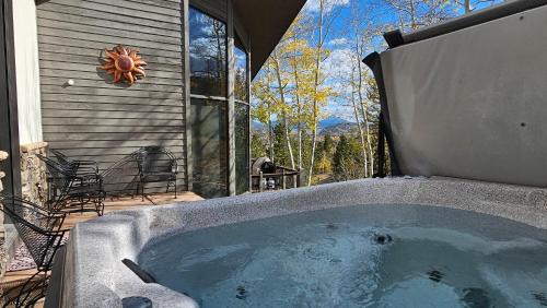 Three Peaks Casa | CoCo Chalet