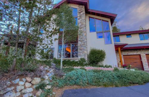 Three Peaks Casa | CoCo Chalet