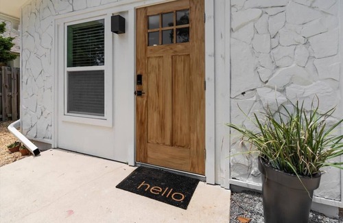 Jacksonville Beach Apartamento | COCO COTTAGE Modern Tropical 1 BDR Beach Cottage
