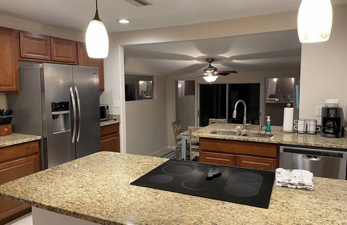 Laurel Casa | Coco NoKo cozy beach cottage + Swimming pool! Golf cart and pet friendly!