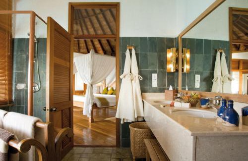 Dhunikolhu Complejo | Coco Palm Dhuni Kolhu - 20 percent off roundtrip Seaplane for stays from 1 May to 30 September 2025