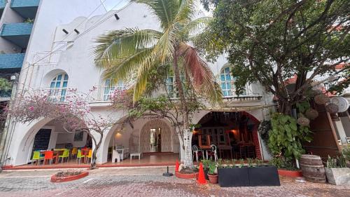 Gonzalo Guerrero Hotel | Coco Rio Hotel - Mamitas Beach Area