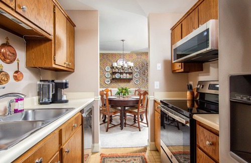 Franklin Condominio | "Coco's Chambre", a 2 bedroom condo...walkable to downtown Franklin