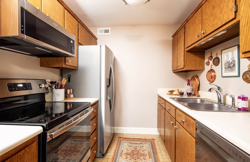 Franklin Condominio | "Coco's Chambre", a 2 bedroom condo...walkable to downtown Franklin