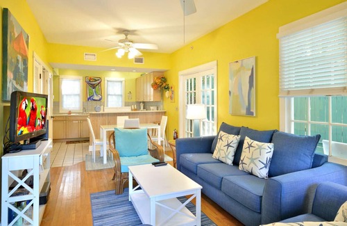 White Street Gallery District Casa | Coco's Poolside Retreat