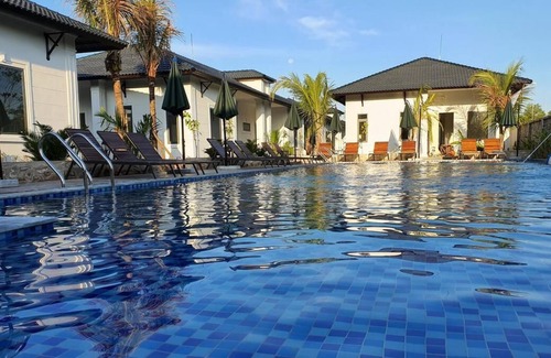 Ong Lang Hotel | CoCo Village Resort