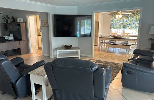 Venetian Way Casa | Cocoa Beach Beauty - Waterfront pool home that can sleep eleven
