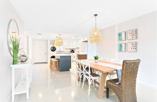 Port Canaveral Condominio | Cocoa Beach Towers by Happy Palm Stays