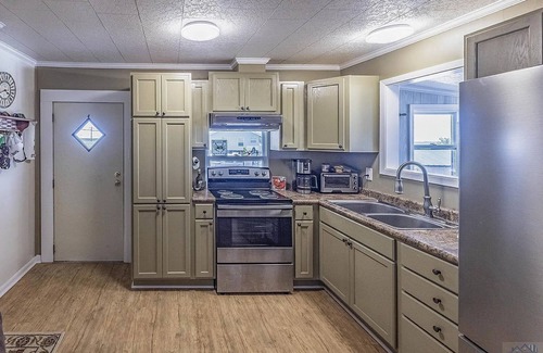 Chauvin Casa | Cocodrie Waterfront Fishing Camp - Sportsmans Paradise
