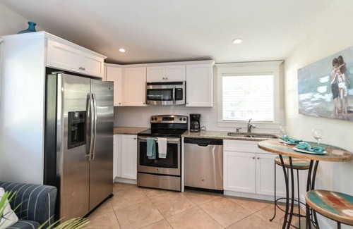 Holmes Beach Casa | Coconut Cottage #1 by AMI Locals